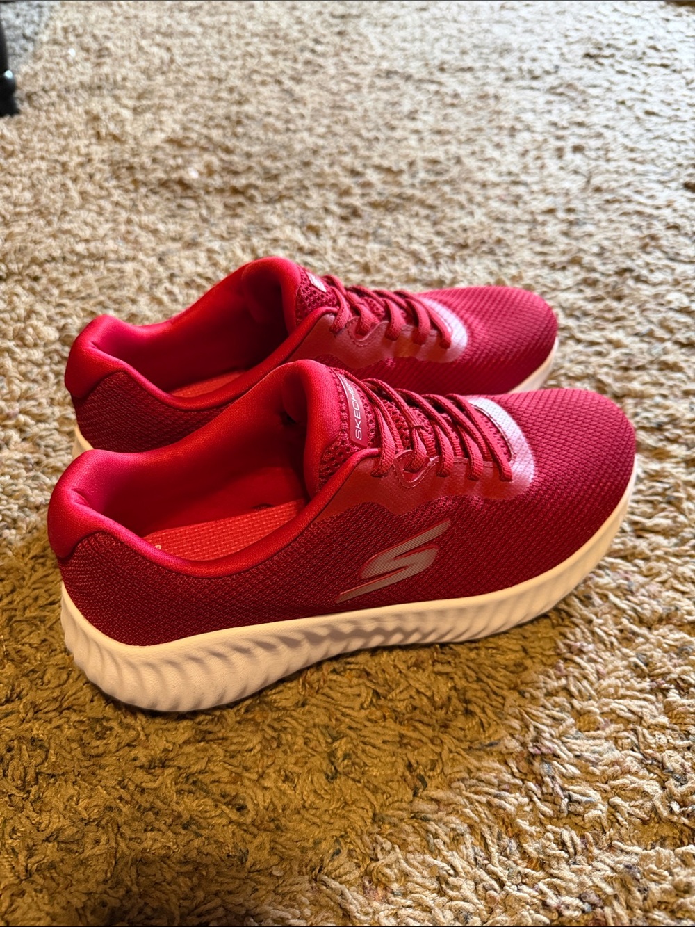 Red Skechers Air Cooled Goga Mat